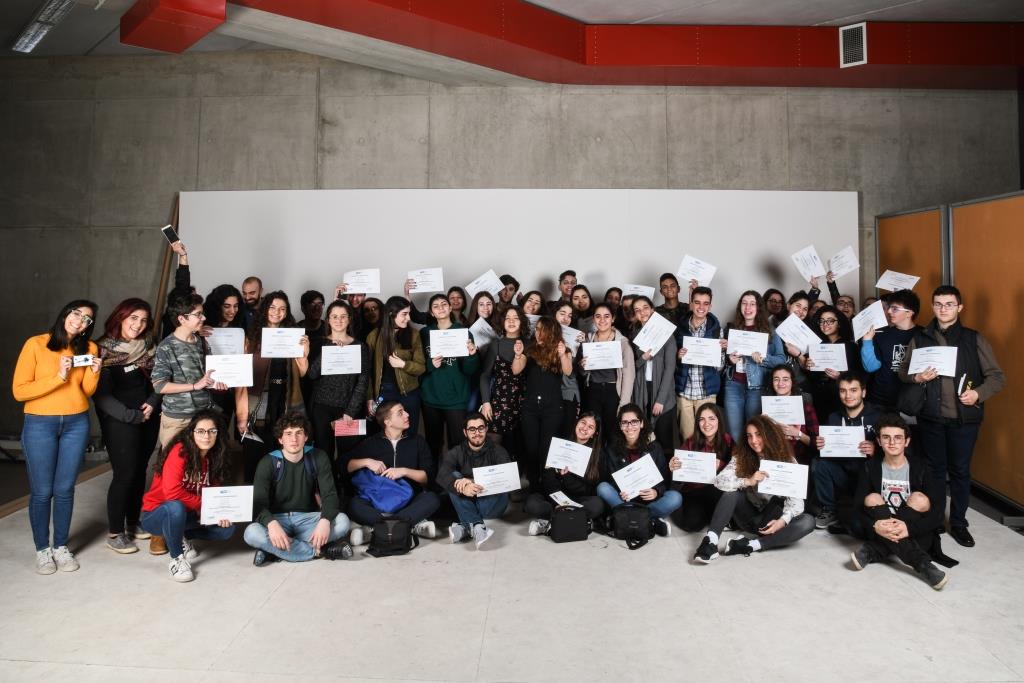 PHOTOGRAPHY NOW: HOW TO EXPRESS YOURSELF THROUGH PHOTOGRAPHY