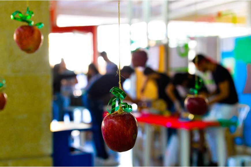 SUPPORTNG LEBANESE APPLE FARMERS 11
