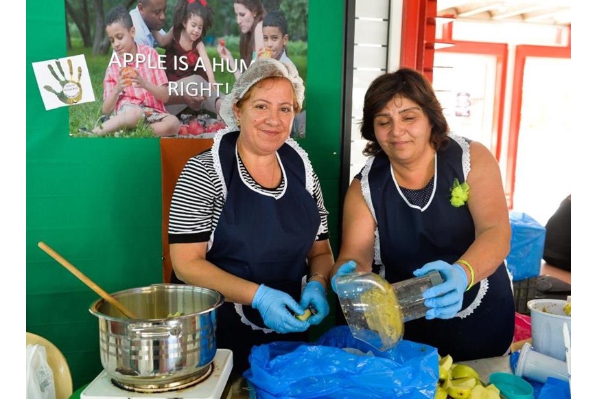 SUPPORTNG LEBANESE APPLE FARMERS 15